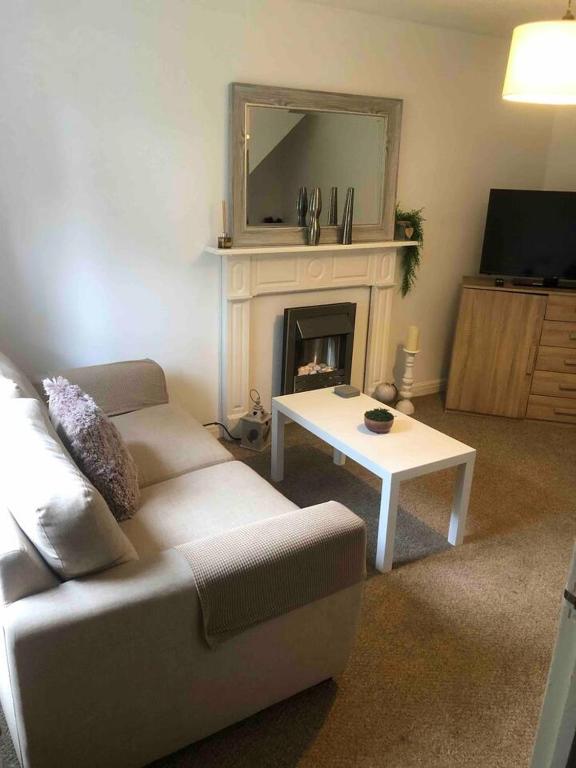 Bluebell House 2 bedroom with parking and garden - Chambres d'hôtes Scunthorpe