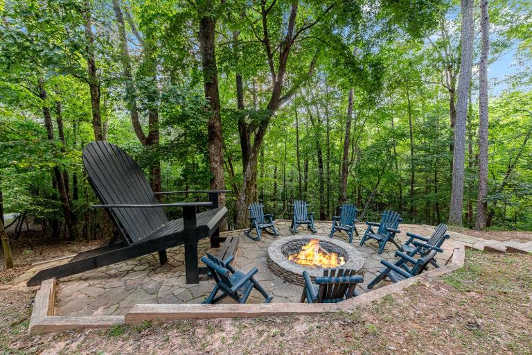 DeerWoodsLodge DOT com-Ellijay Coosawattee River-Sleeps 16-ARCADE-Hot Tub-Fire Pit-Winery's - B&B Ellijay