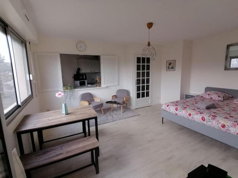 Le Tivoli - Balcon Vue jardin - Bed and Breakfast Dijon