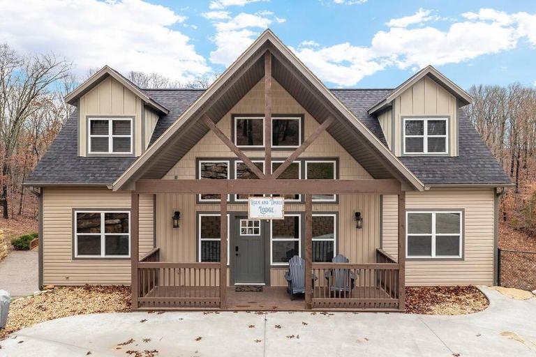Rock and Timber Lodge - B&B Branson