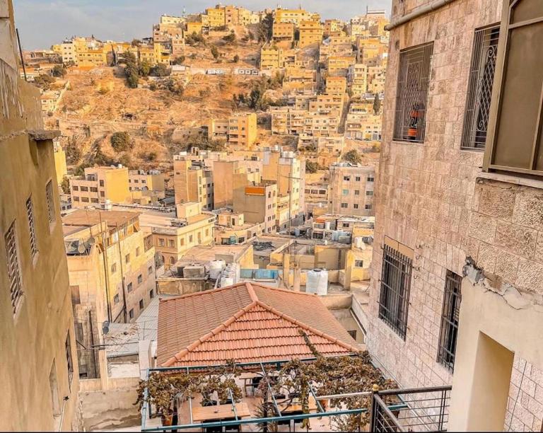 Villa Mira Guesthouse 1 - Downtown Central Amman - AL DIYRIH - B&B Amman