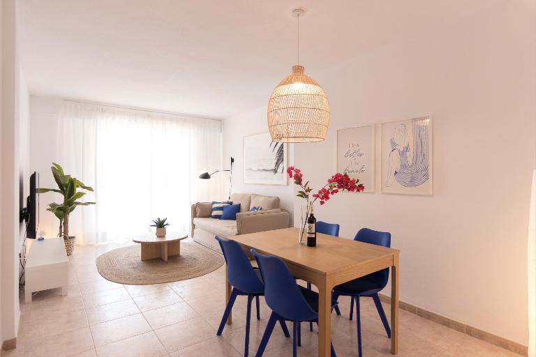 Beach Paradise Flat in Denia Centre w/ Large Pool - Chambres d'hôtes Denia