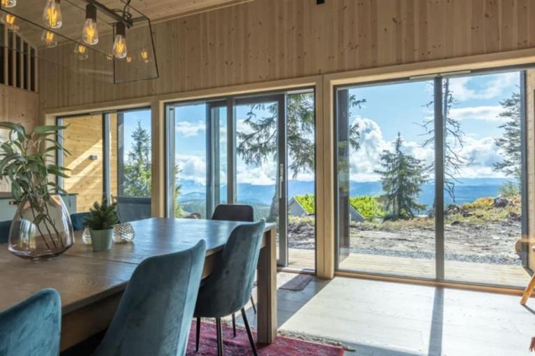 Unique new cabin by Hafjell & Skei with stunning view - B&B Tretten