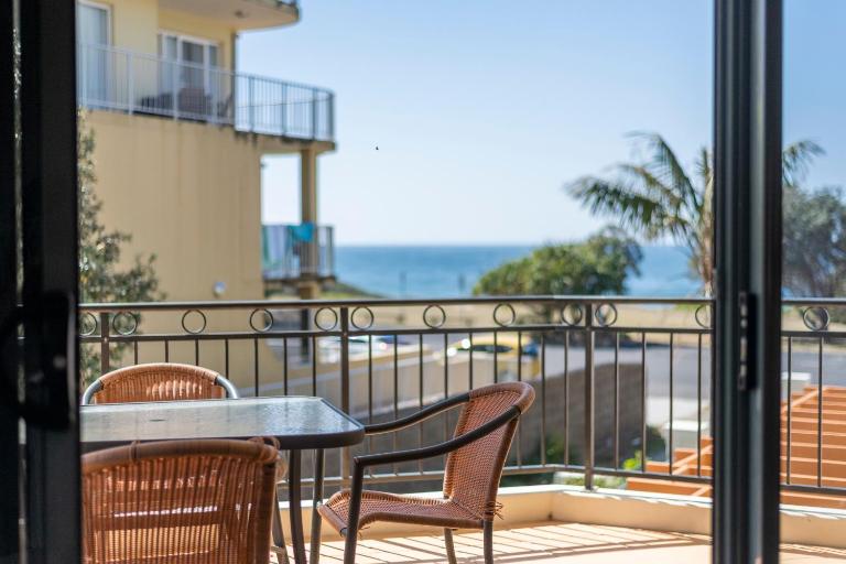 Breakers Unit 1 8 - LJHooker Yamba - B&B Yamba