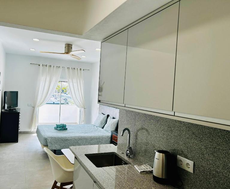 Marina view studio in Lagos town center sea view - B&B Lagos
