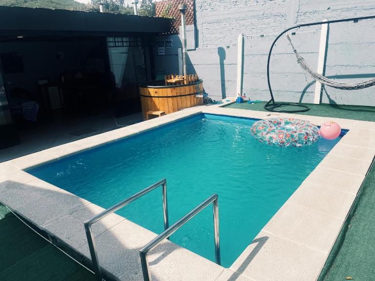 CASA con piscina temperada, tinaja y quincho próxima a Playa Sn Alfonso - B&B Algarrobo