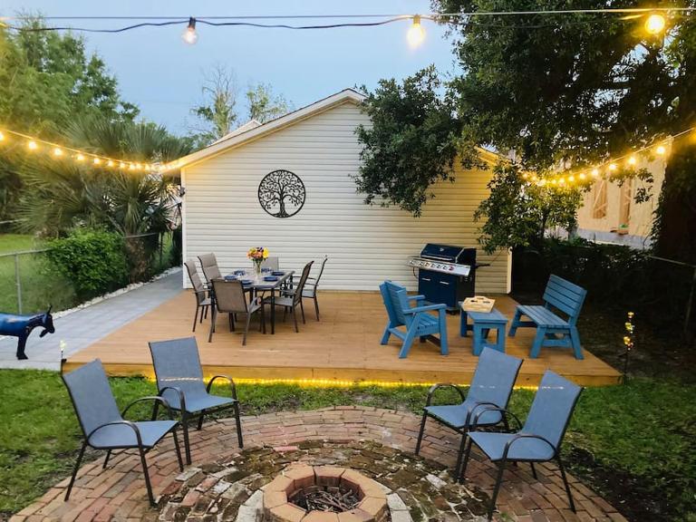 Pensa-Cozy Downtown bungalow, w/ backyard oasis! - B&B Pensacola