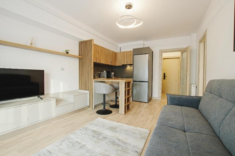 Himson Beige Apartment Self Check-in near Airport & Mall - B&B Iași