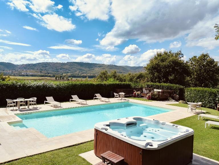 Villa Tuscan Prestige 25 ospiti Piscina Jacuzzi - B&B La Querce