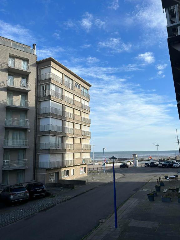 Résidence Aosta - Appartement à moins de 100m de la plage - B&B Koksijde