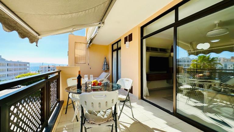 Sunset apart, large terrace, pool, Best location! - Chambres d'hôtes Puerto de Santiago