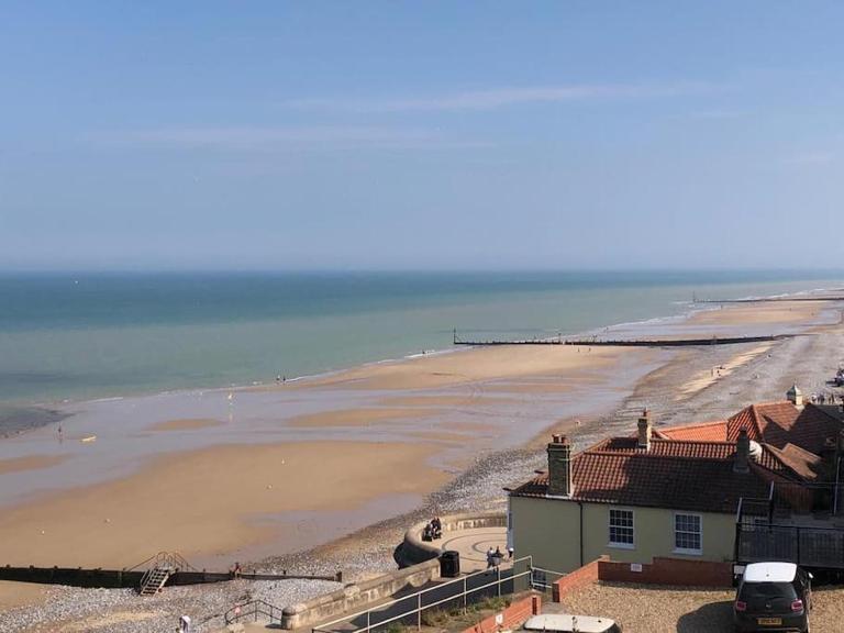 Stunning Cromer beach house with sea views - Bed and Breakfast Cromer
