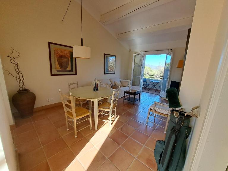 Appartement F2 dans le golf de Saint-Endréol - Chambres d'hôtes La Motte
