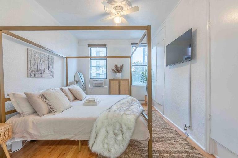 25 Percent OFF Spring Special Book Cozy King Bed Now! - Chambres d'hôtes Hoboken