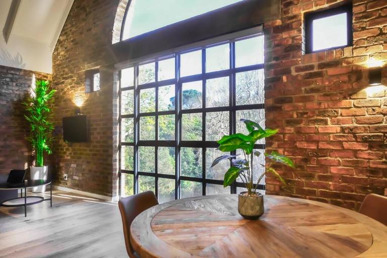 Tranquil Loft Design and Underground Parking - B&B Stellenbosch