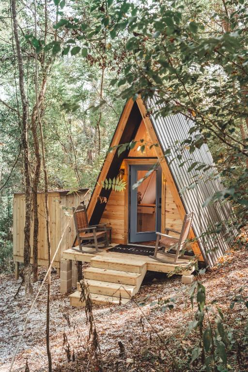 Blue Brambler Glamping A-Frame - Bed and Breakfast Rockbridge