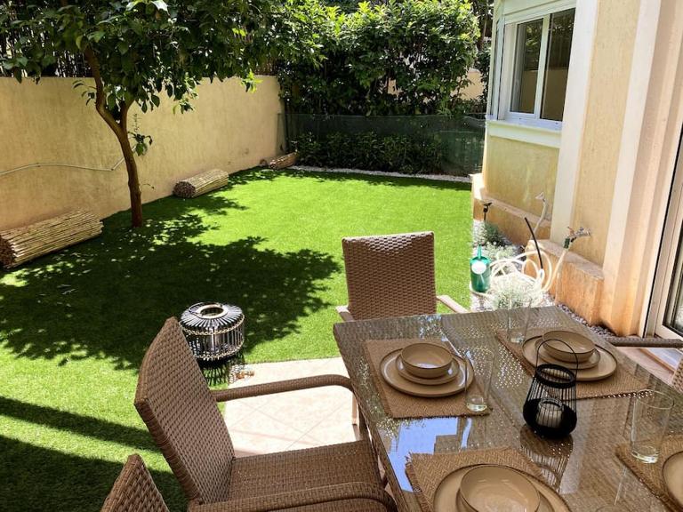 Lovely Apartment with Garden and indoor Fireplace! - Ferienwohnung Athen