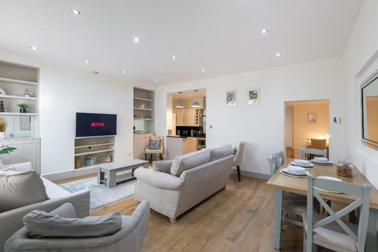 The Notting Hill Residence - 2 BR Apartment Close to Hyde Park - B&B London