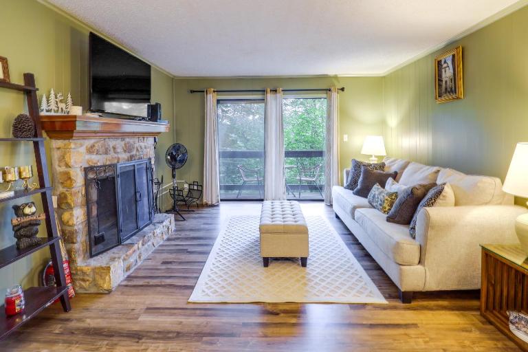 Walk to Slopes! Pet-Friendly Beech Mtn Condo - B&B Beech Mountain