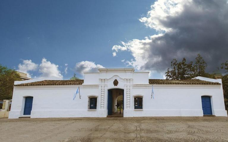 Departamento frente a la CASA HISTÓRICA DE TUCUMAN - B&B San Miguel de Tucumán