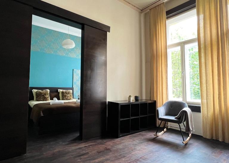 Deluxe Cosmopolitan Apartment Budapest with Free Parking - Bed and Breakfast Boedapest