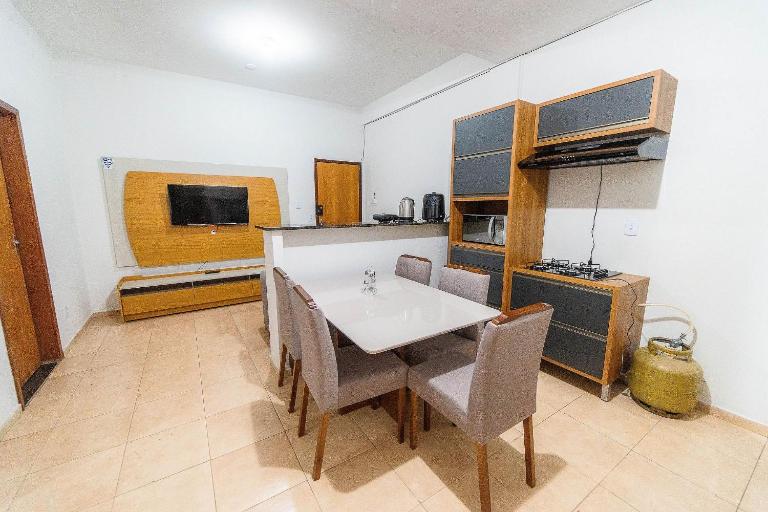 Apartamentos 2 qtos C/suite ,Cozinha Completa, Wi-Fi 1GIga, Jr Catito - Bed and Breakfast Brasilia