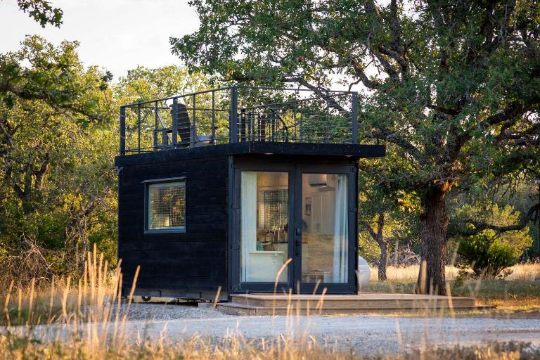 New! Luxury Shipping Container The Desert Escape - B&B Fredericksburg