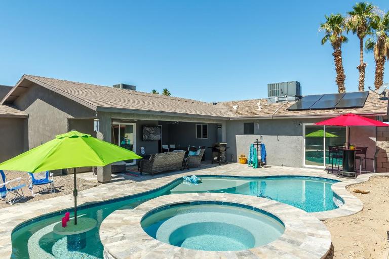 Coral Beauty! Heated Pool & Spa! - B&B Lake Havasu City