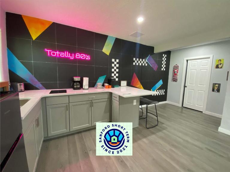 Totally 80s! - Bed and Breakfast Sanford
