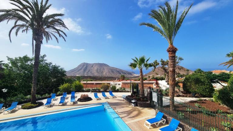 Villa Azure Horizon and Breeze - Panoramic Ocean View and Heated Pool - B&B Chayofa
