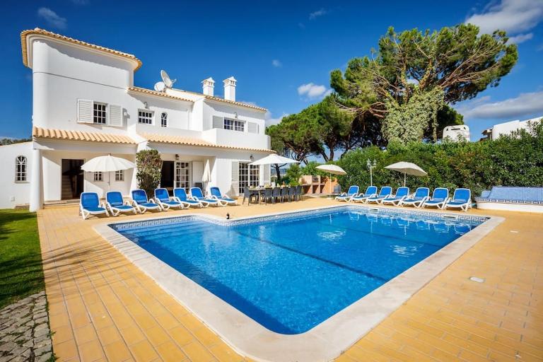 7 Bedroom Private Villa Tenazinha II, with pool - Chambres d'hôtes Albufeira