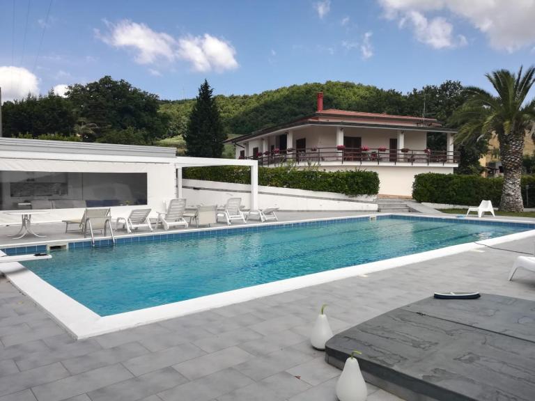 Villa Assunta con piscina - B&B Benevento