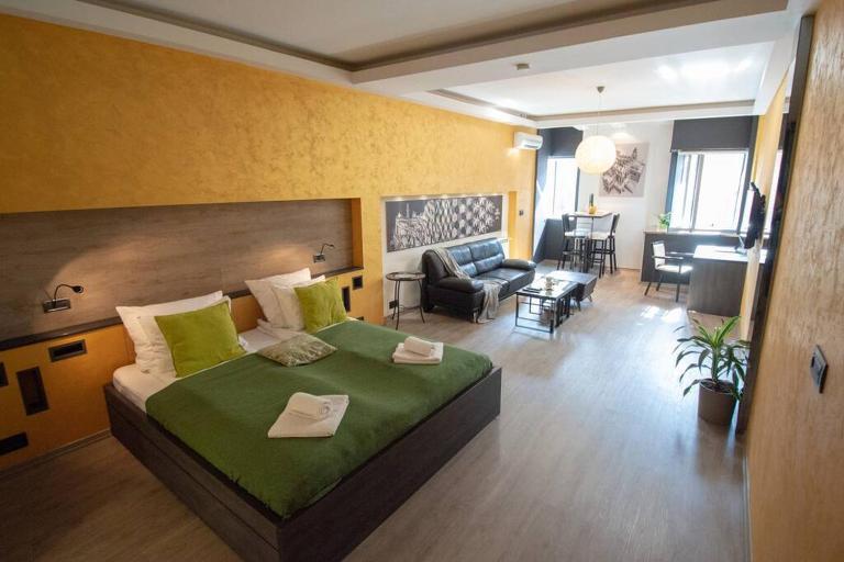 Green Central Studio - Chambres d'hôtes Novi Sad