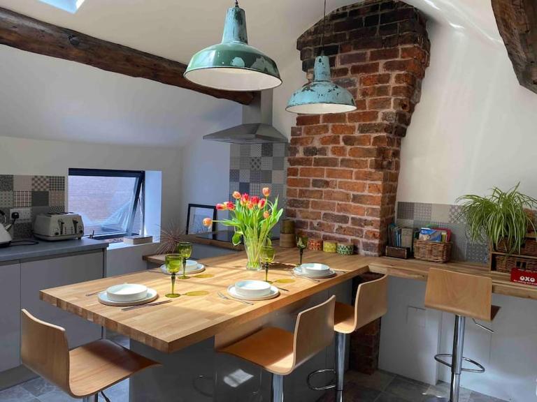 Stylish 3 bedroom apartment in historic city centre building - B&B Sheffield