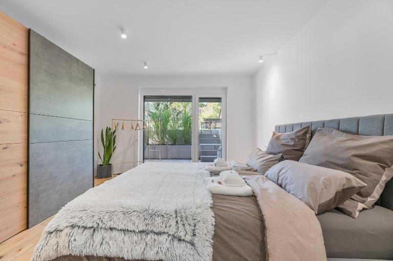 NEU: Stylische Suite mit Netflix und Workspace - Chambres d'hôtes Böblingen