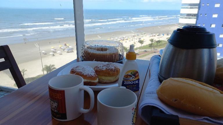 Apartamento na Praia Grande II - Pé na Areia - Bed and Breakfast Praia Grande