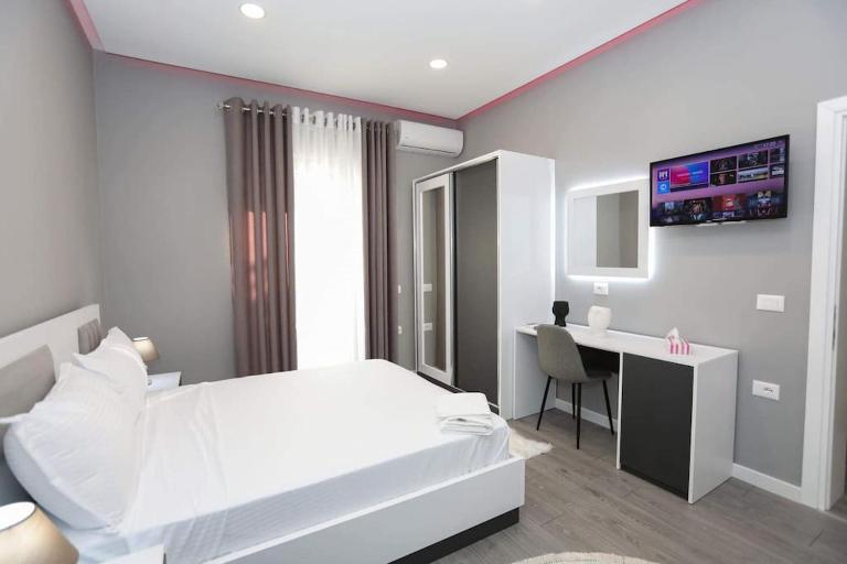 Centrally located apartment - Bed and Breakfast Korçë