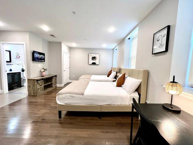 306 Deluxe King Bed suite in the center city of Philadelphia - Bed and Breakfast Philadelphia