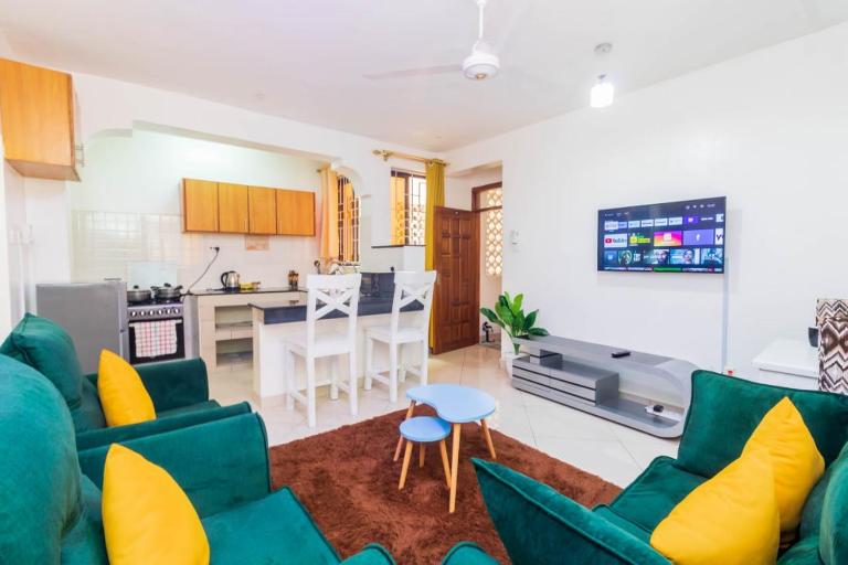 Executive 1 bedroom Queensize bed/hot shower/fast Wi-fi - Bed and Breakfast Mombassa