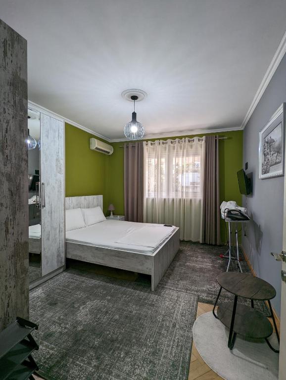 Downtown Retreat "Spiranca" - B&B Tirana