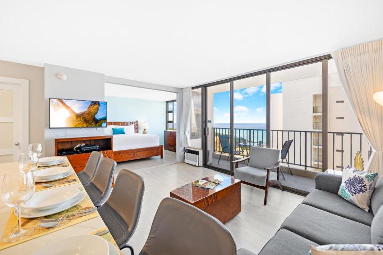 Heart of Waikiki - Ocean View Condo with Free Parking - Ferienwohnung Honolulu