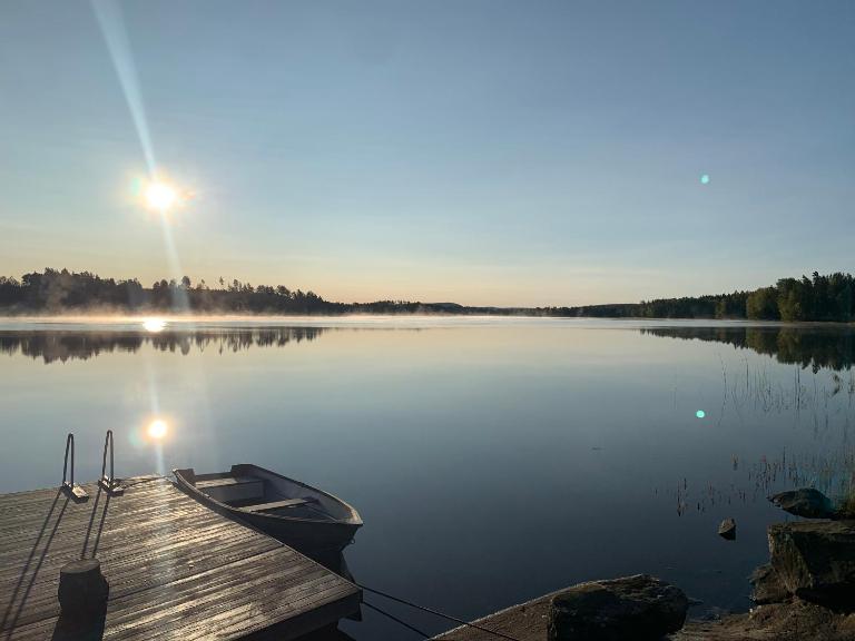Cozy cottage by the lake, Charlottenberg - B&B Åmotfors