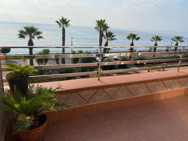 Appartamento fronte mare - Chambres d'hôtes Sant'Alessio Siculo