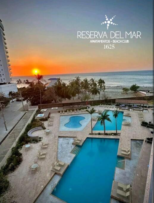 Hermoso y lujoso piso 14 con Salida Directa a la playa y clubhouse increible - B&B Santa Marta
