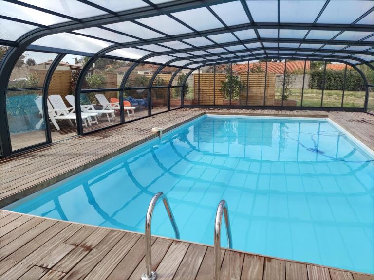 Maison avec piscine privée, proche plage - Ferienwohnung Avrillé