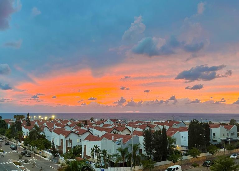 Beachfront Studio, fully equipped - Chambres d'hôtes Netanya