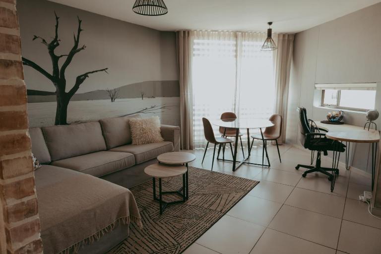 NAMIB Suite - Luxury Apartment near Grove Mall & Hospital Airbnb - B&B Windhoek