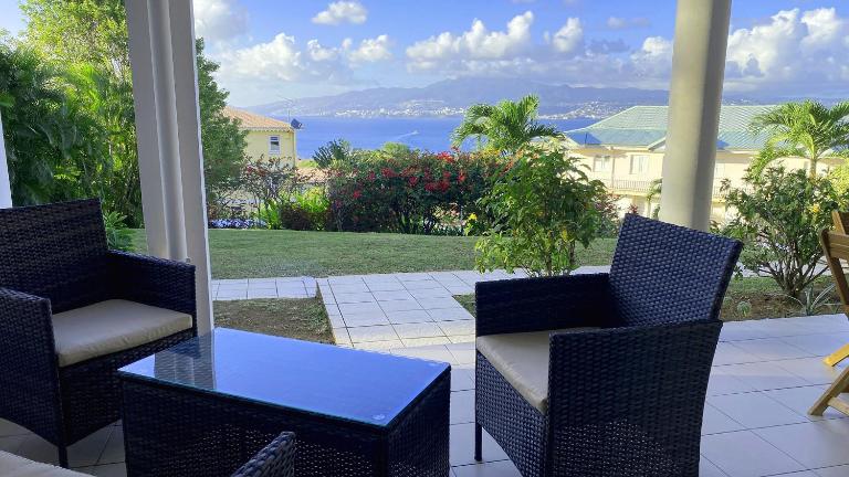 Indigo, Anse Mitan, beau F2 sublime vue mer, proche plage - B&B Les Trois-Îlets