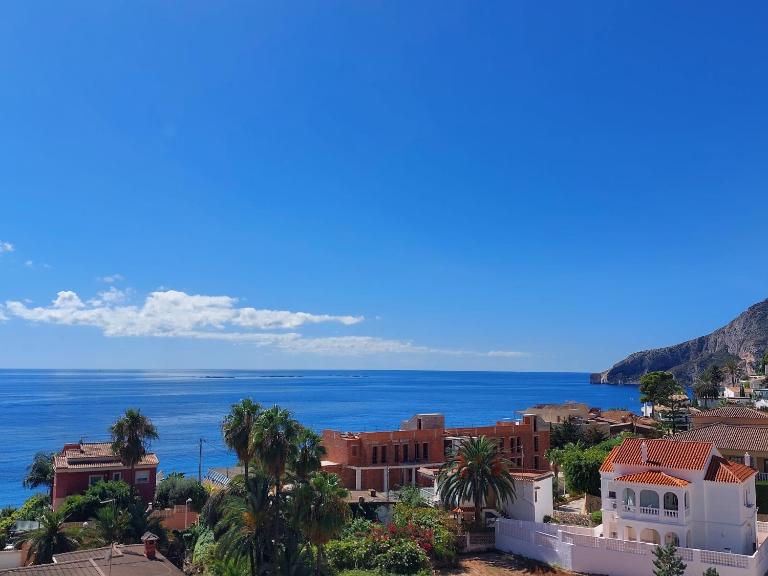 Vistas al mar. Junto a la playa. Garaje y piscina. - Ferienwohnung Calp