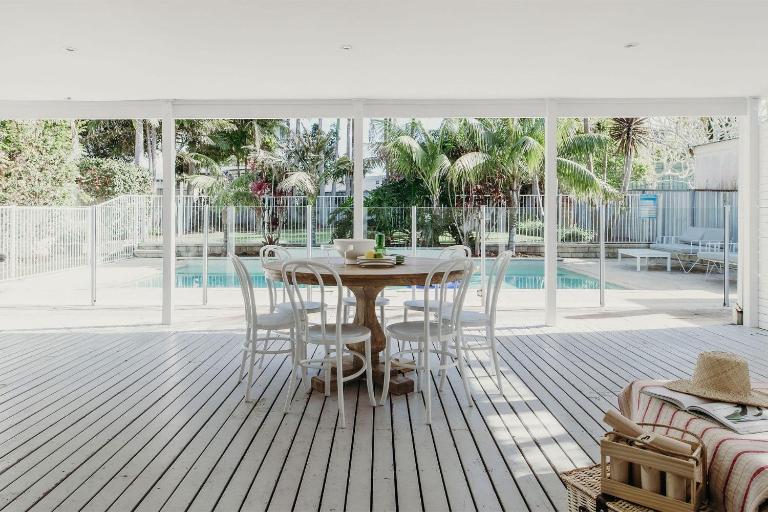 The Beach House, 25 Tomaree Road - fantastic house with pool, linen - B&B Shallow Bay